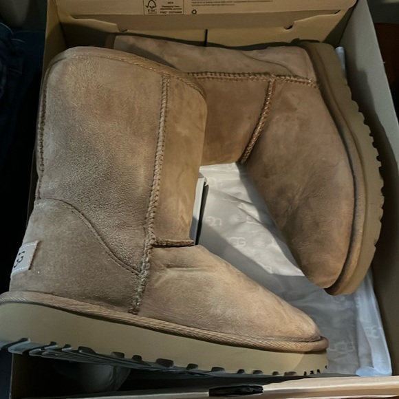 Ugg boots - Picture 1 of 13